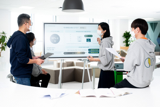 지난해 삼성전자 'C랩 아웃사이드' 4기로 선정된 스타트업 '포티파이'는 온라인 멘탈케어 서비스 '마인들링'을 삼성전자 임직원 대상으로 시범 서비스하고 있다. <삼성전자 제공>